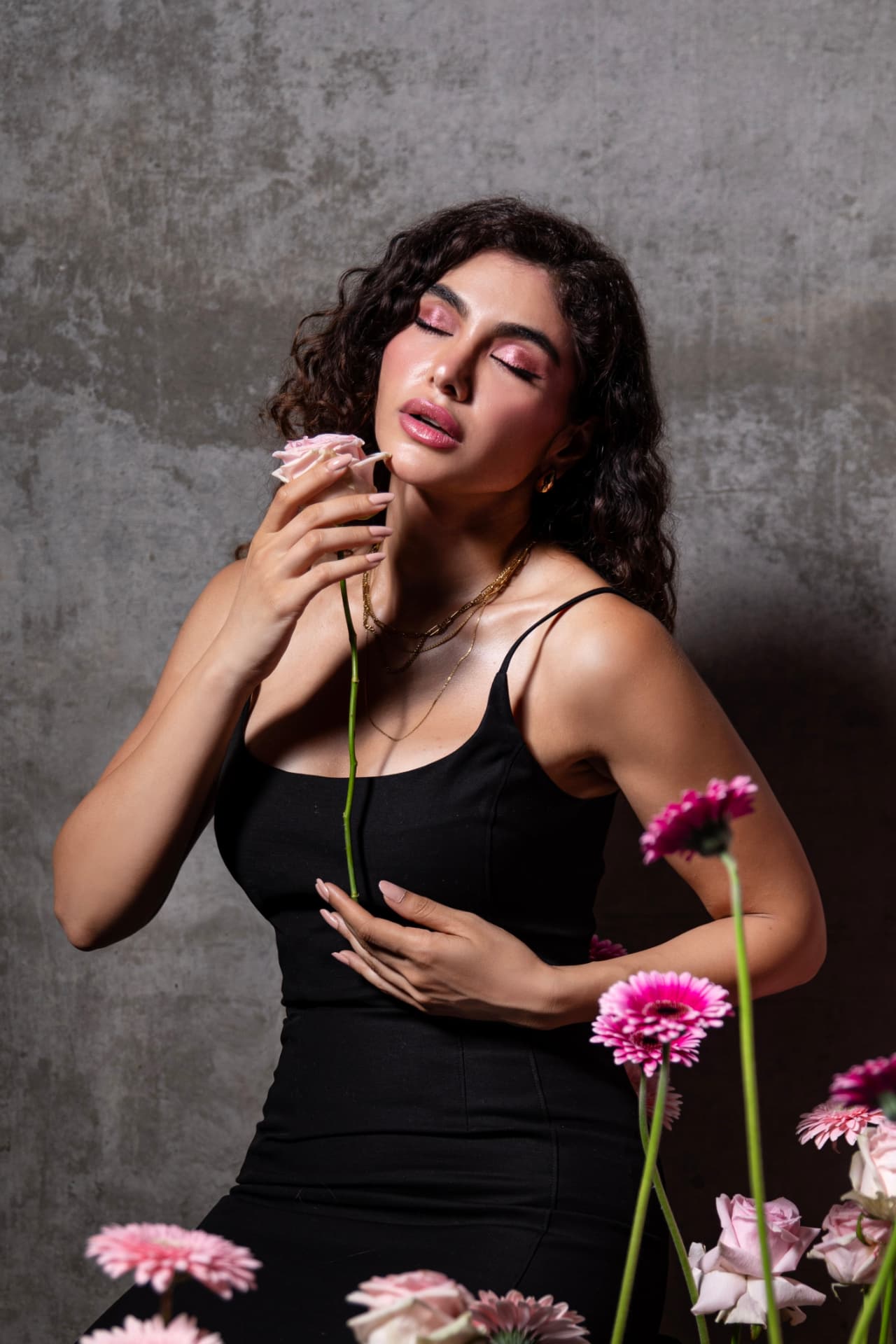 Femy Malekian mit Blume, Studioaufnahme